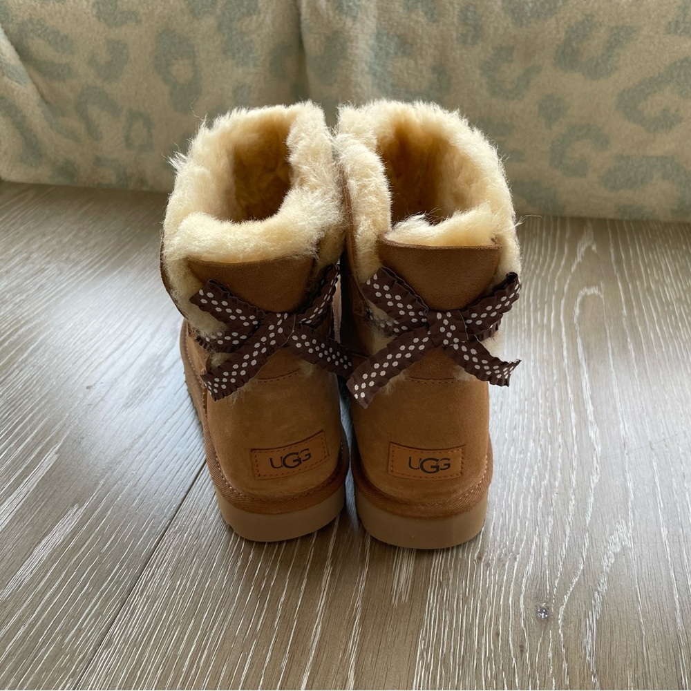 UGG Boots Mini Bailey Bow Polka Dot Limited Edition